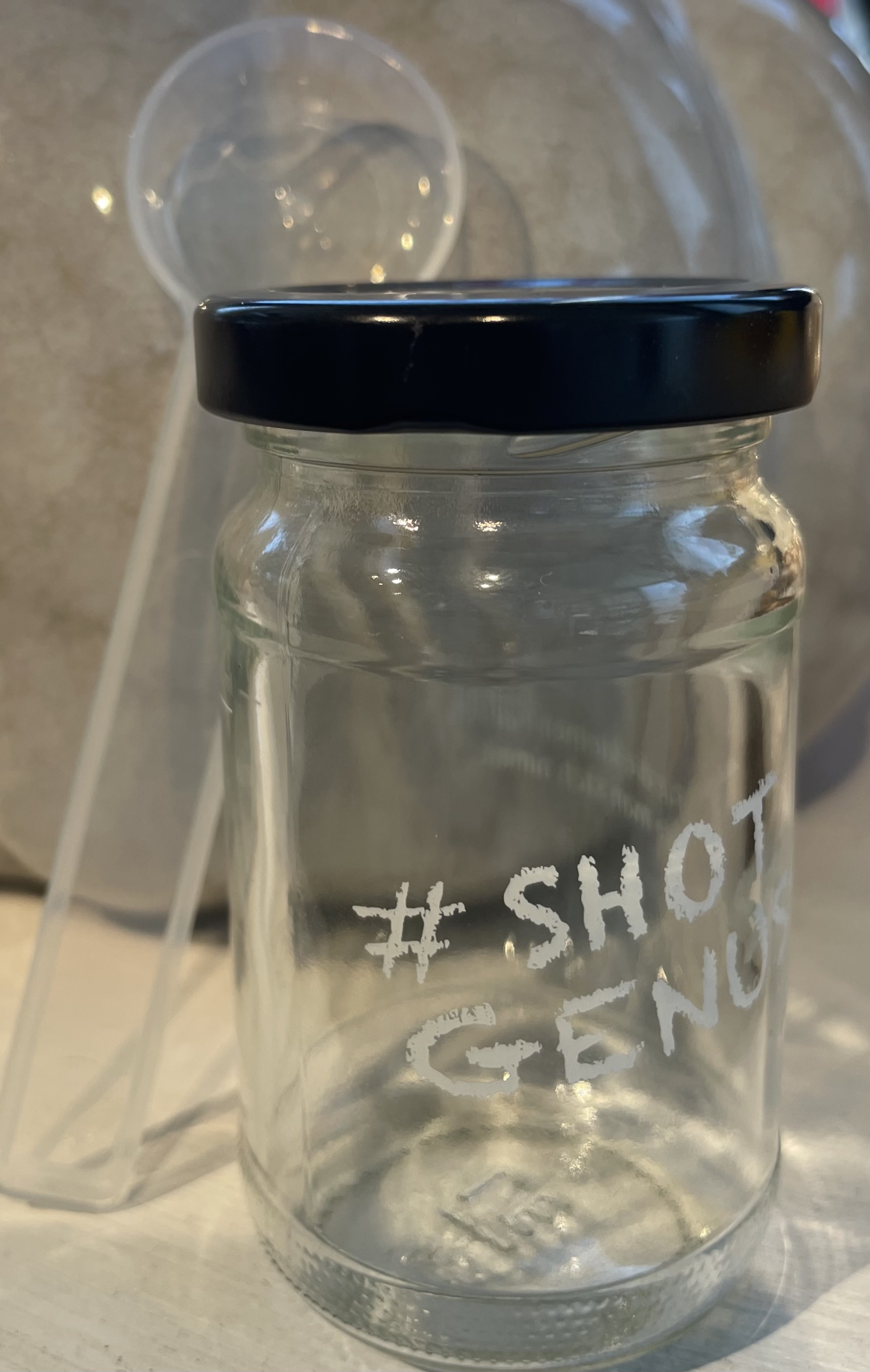 Shotglas 107 ml inkl. Schraubdeckel + Messlöffel 5 ml